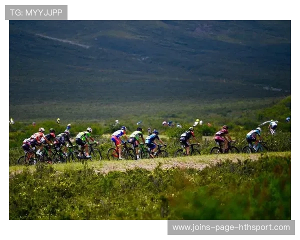 自行车爬坡段爆发逆袭:巅峰对决的精彩瞬间 自行车爬坡段爆发逆袭:巅峰对决的精彩瞬间