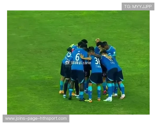 球迷拍到球队秘密训练,战术提前泄露 球迷拍到球队秘密训练,战术提前泄露