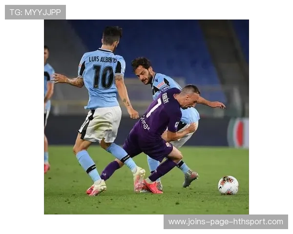 佛罗伦萨利用速度差完成突破 佛罗伦萨利用速度差完成突破