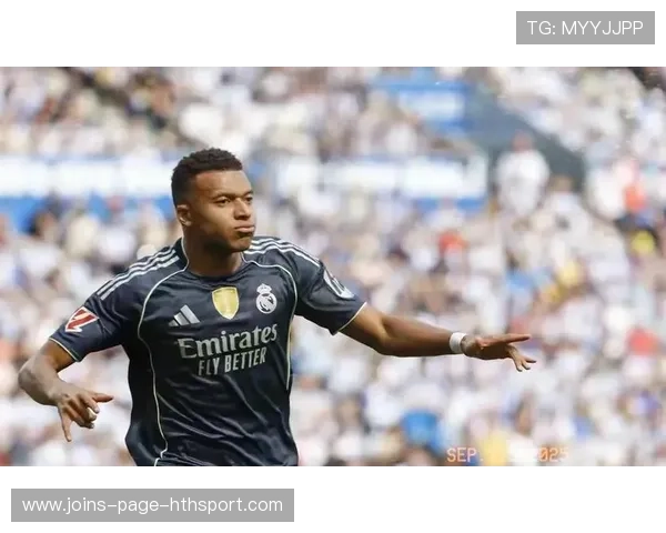 姆巴佩门前冷静推射