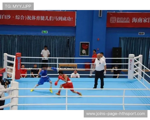 拳击连续摆拳震懵对手：终极制胜绝技揭秘