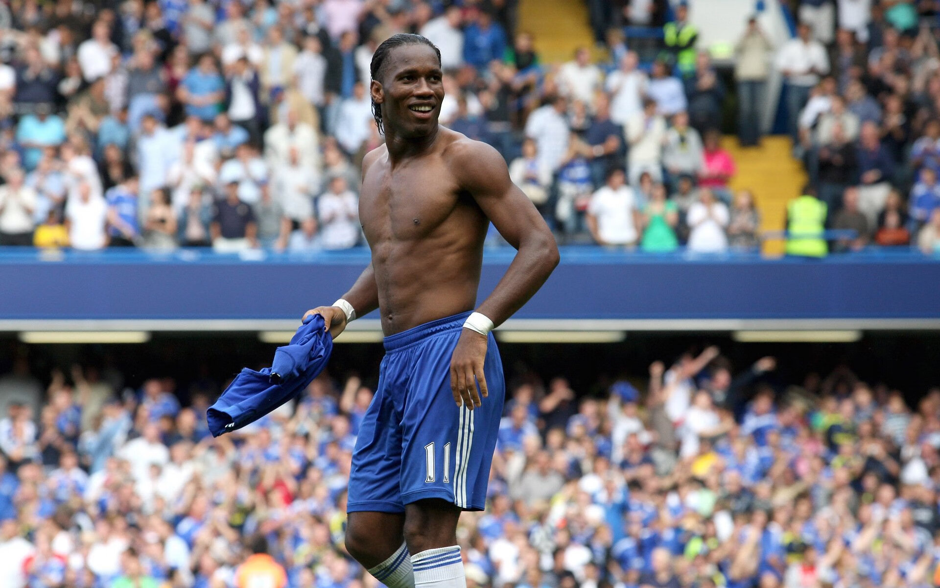 冠军奖杯巡展活动启动